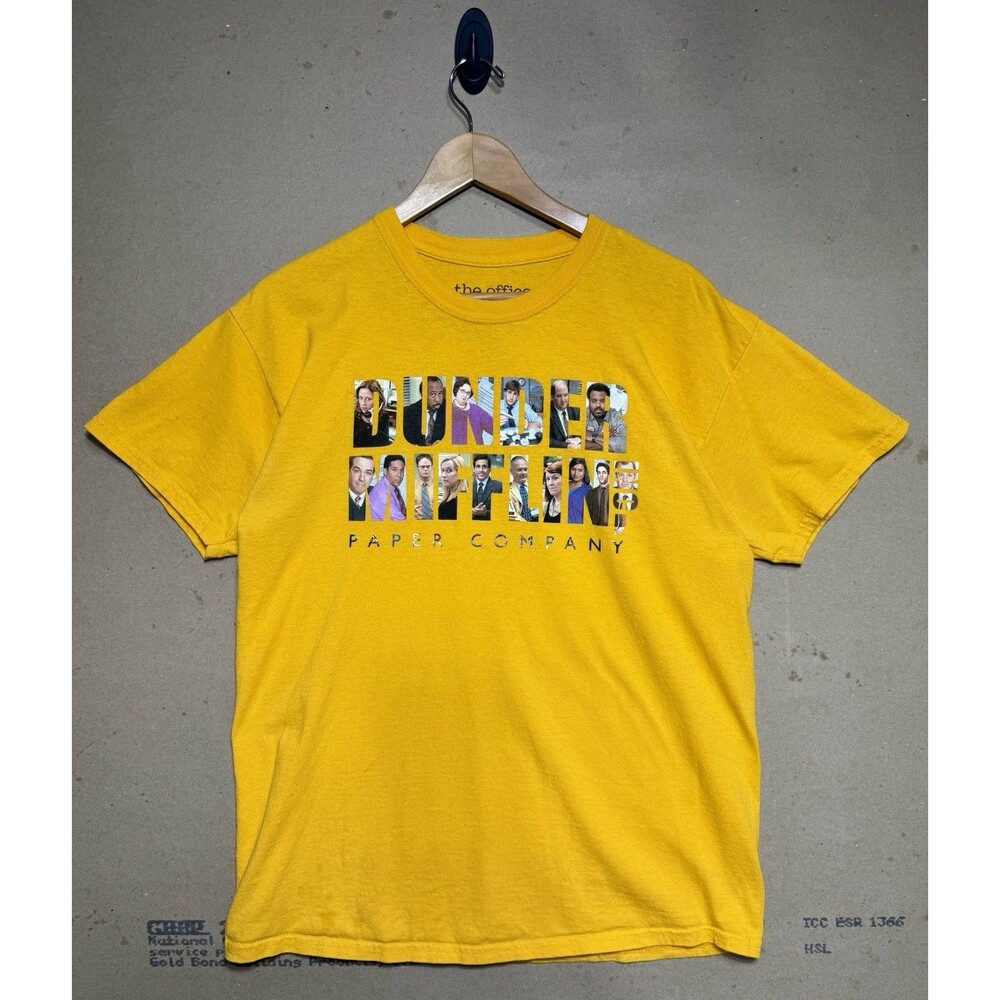 The Office DUNDER MIFFLIN Paper Company TShirt Size LARGE Yellow Cast Photos